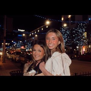 Meet your Posher, Chloe